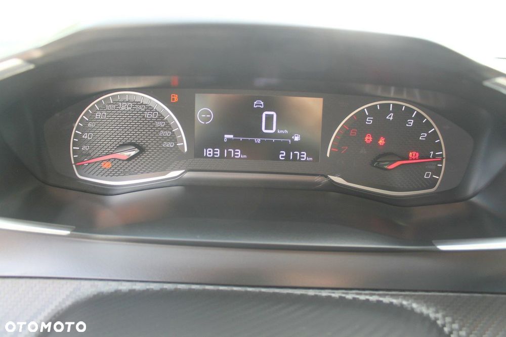 Peugeot 208 - 12