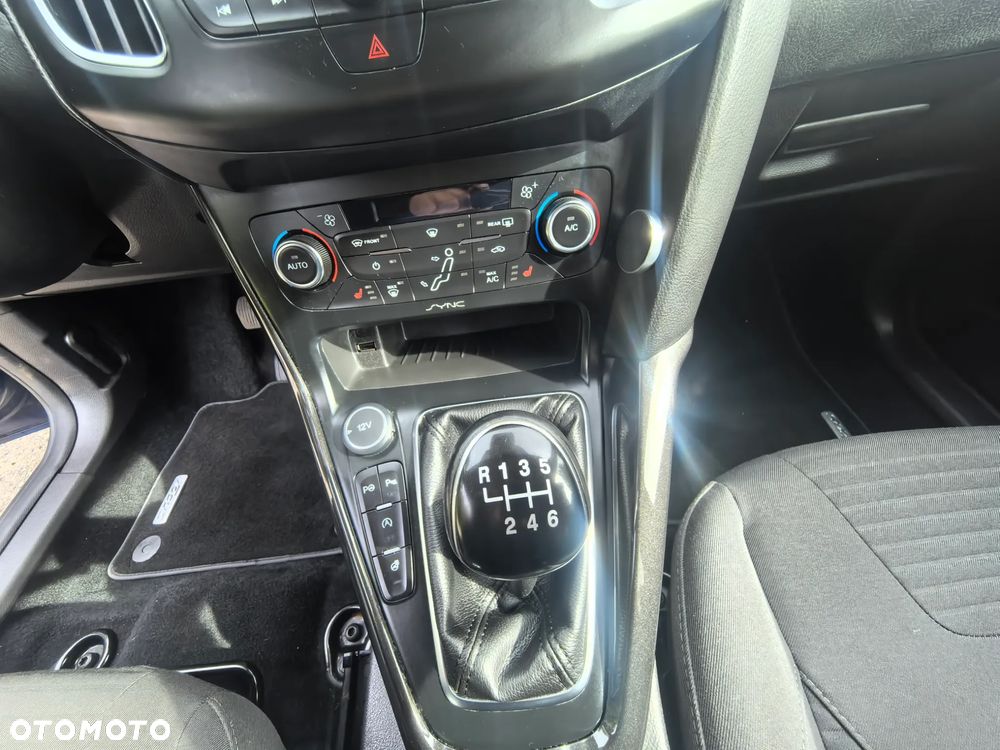 Ford Focus 1.0 EcoBoost Titanium - 26
