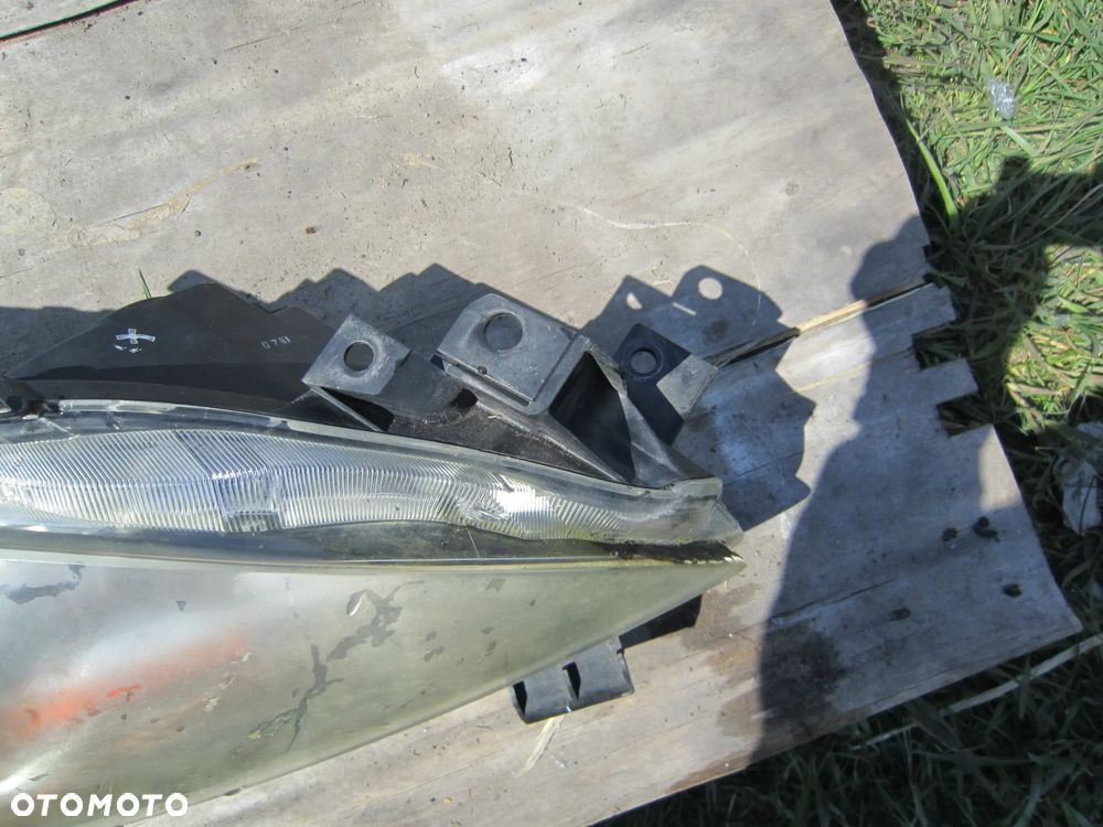Lampa przód przednia prawa Mazda 3 II BL Anglik - 3