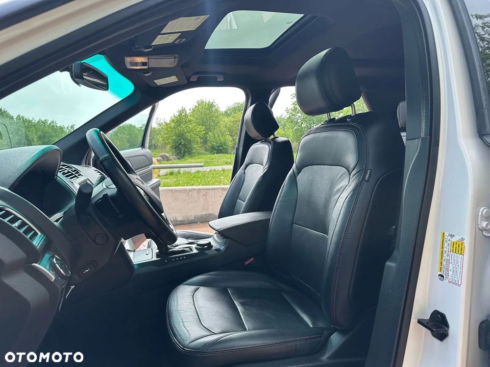 Ford Explorer - 26