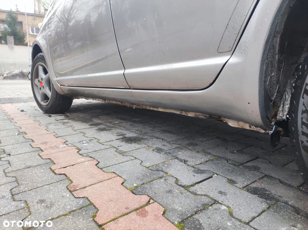 Toyota Yaris 1.0 Base - 15