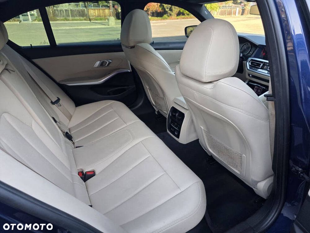 BMW Seria 3 330i Luxury Line - 14
