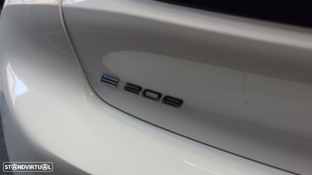 Peugeot e-208 Allure - 14