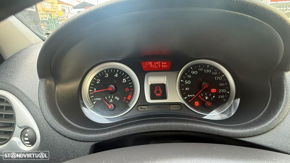 Renault Clio 1.2 16V Dynamique - 12