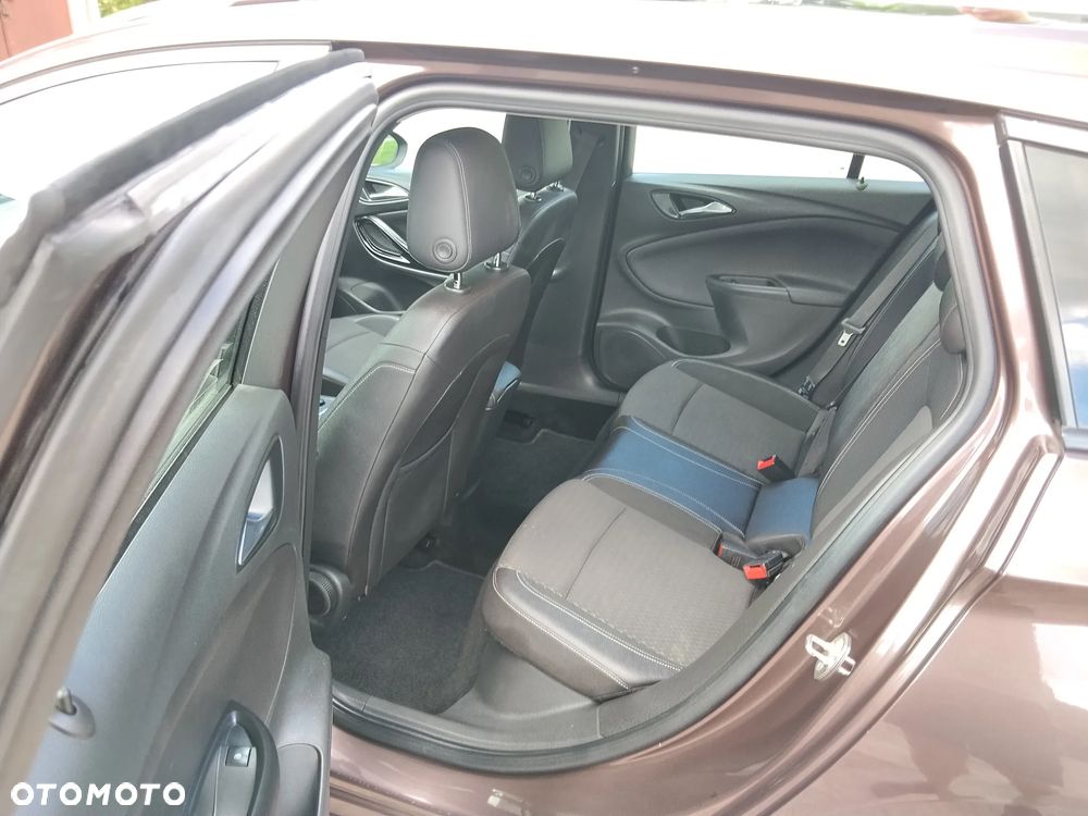 Opel Astra 1.6 D (CDTI) Start/Stop Dynamic - 12
