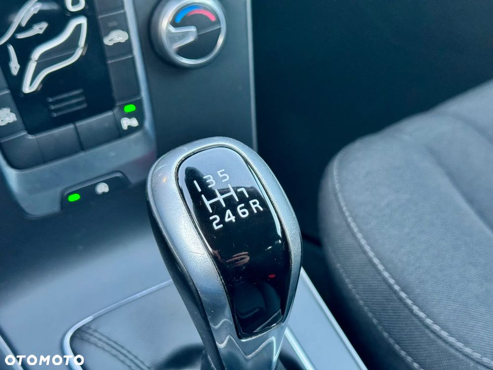 Volvo V40 D2 Momentum - 22