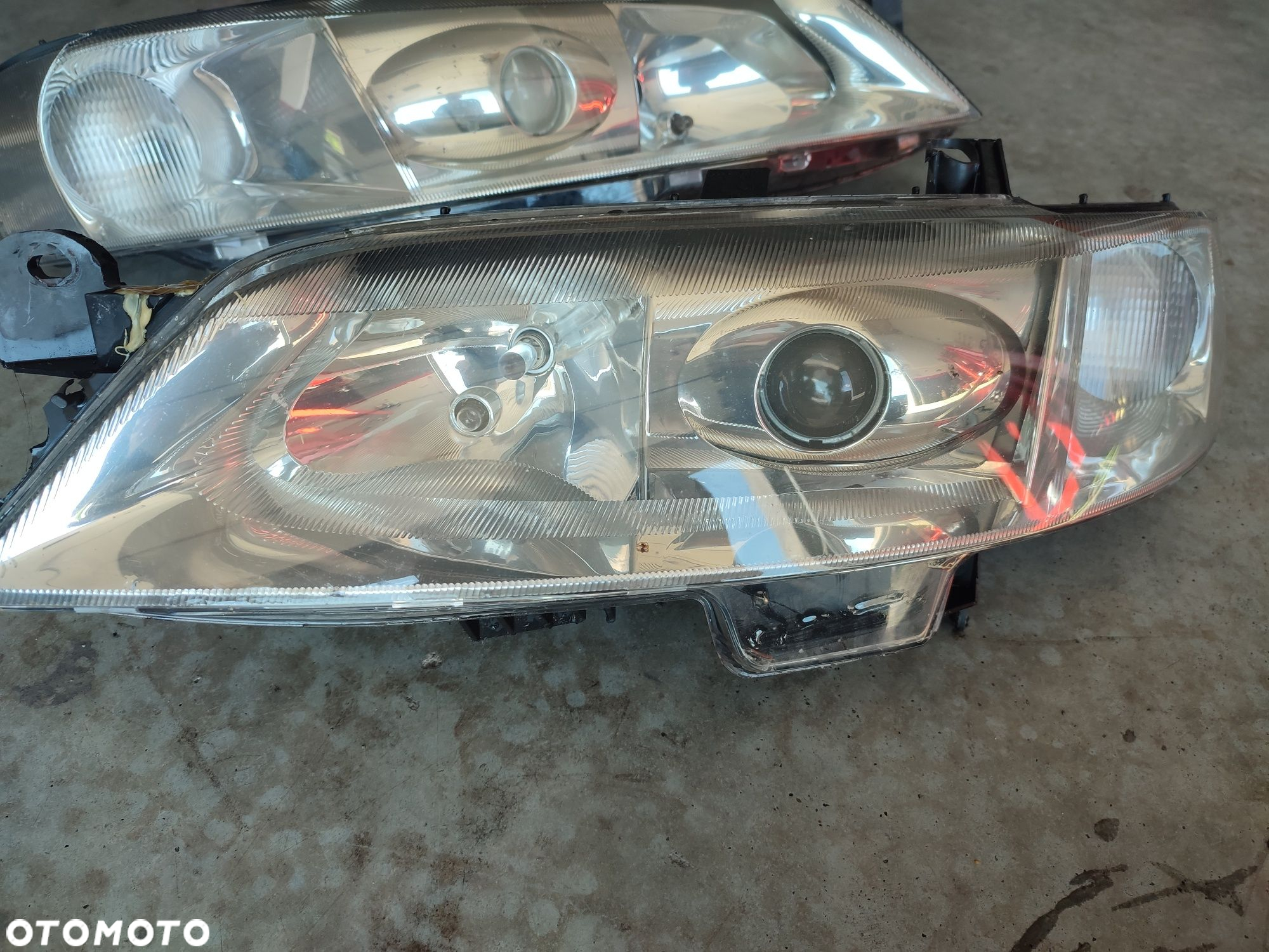 Reflektory Xenonowe Vectra B Lift . - 3