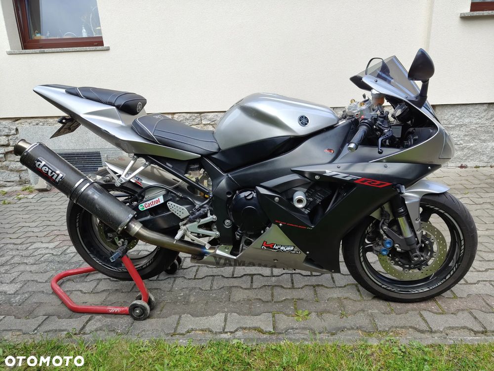 Yamaha R1 - 3
