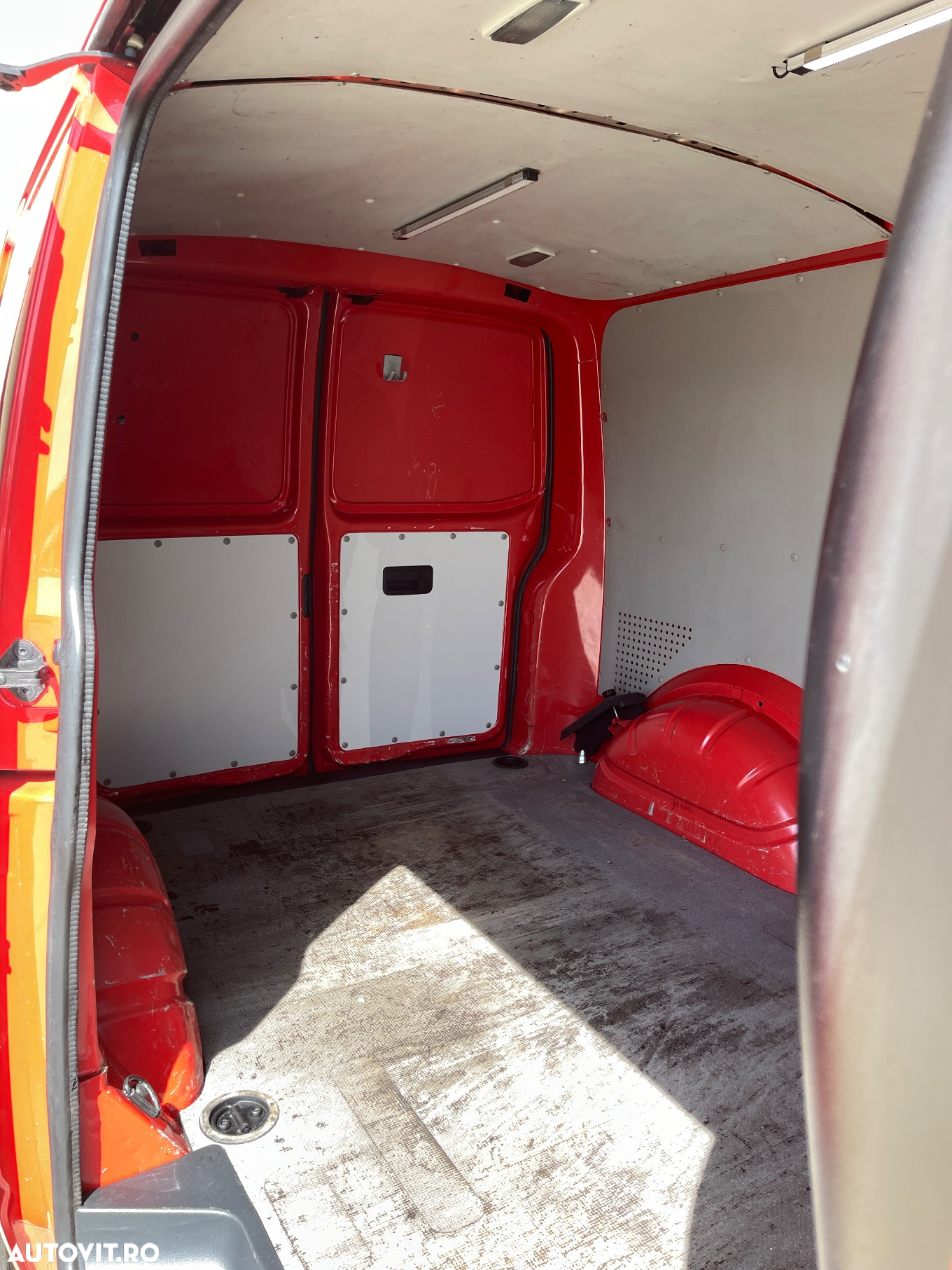 Volkswagen Transporter 2.0TDI  USI SPATE - 24