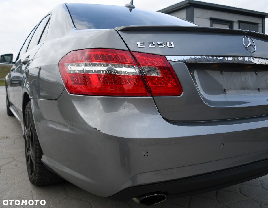 MERCEDES E KLASA W212 SEDAN AMG ZDERZAK TYLNY TYŁ KOD LAKIERU 792 - 2