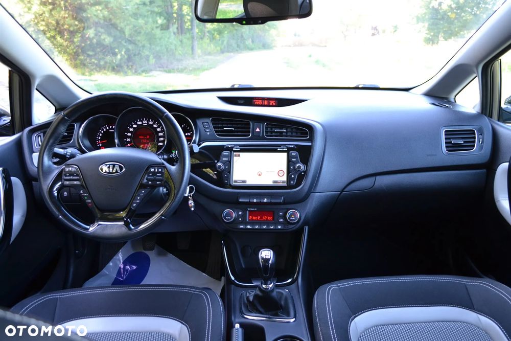 Kia Ceed 1.6 GDI ISG Platinum Edition - 18