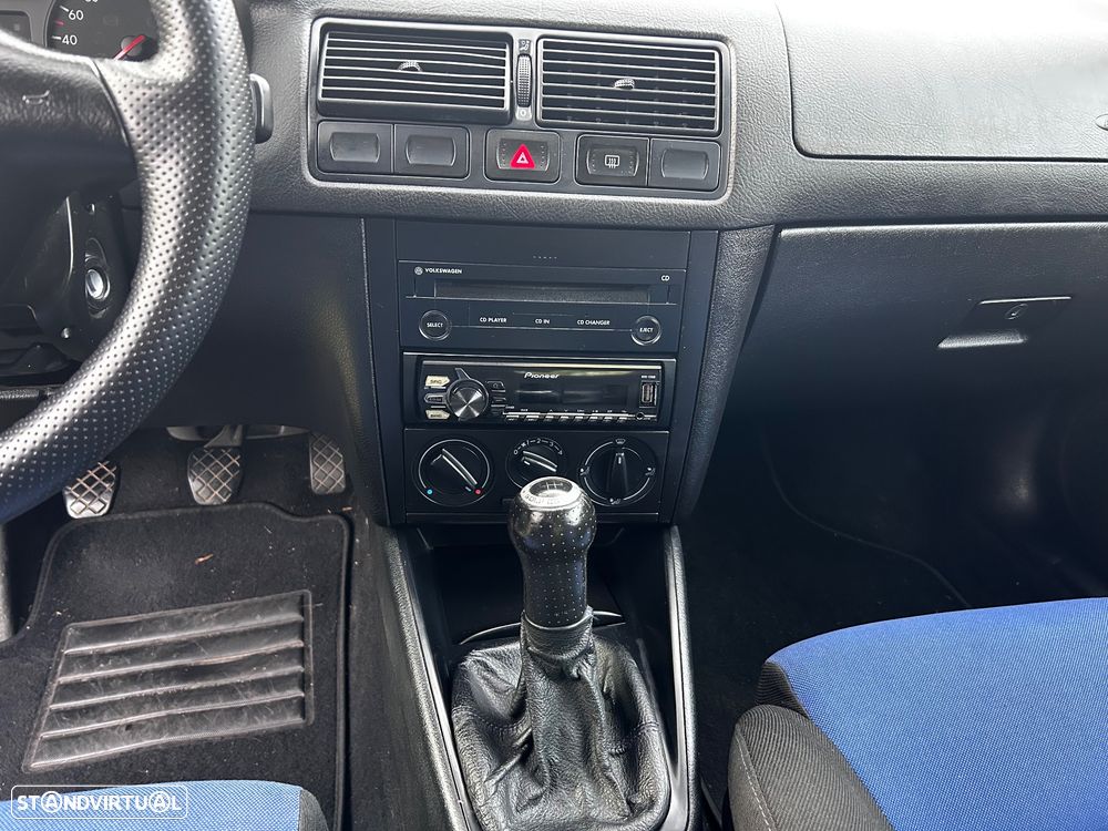 VW Golf 1.9 TDi 25 Anos - 11