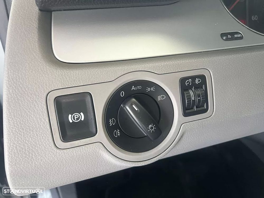 VW Passat Variant 2.0 TDI Confortline - 17