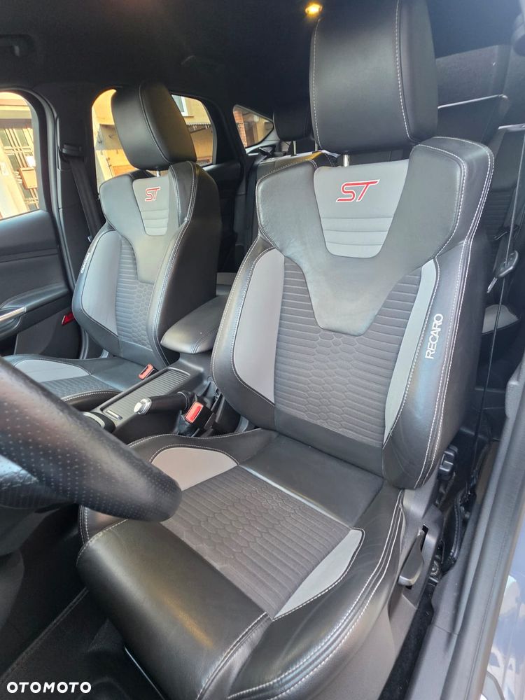 Ford Focus 2.0 TDCi ST - 17