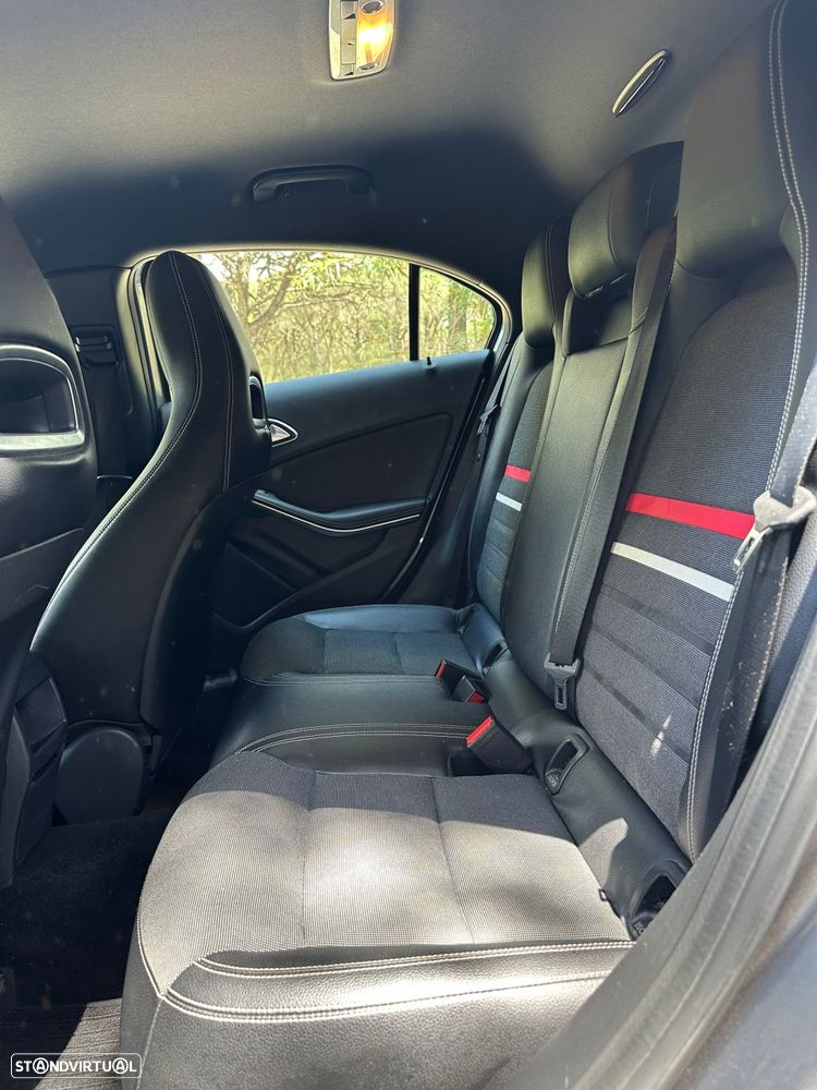 Mercedes-Benz A 180 d AMG Line - 14