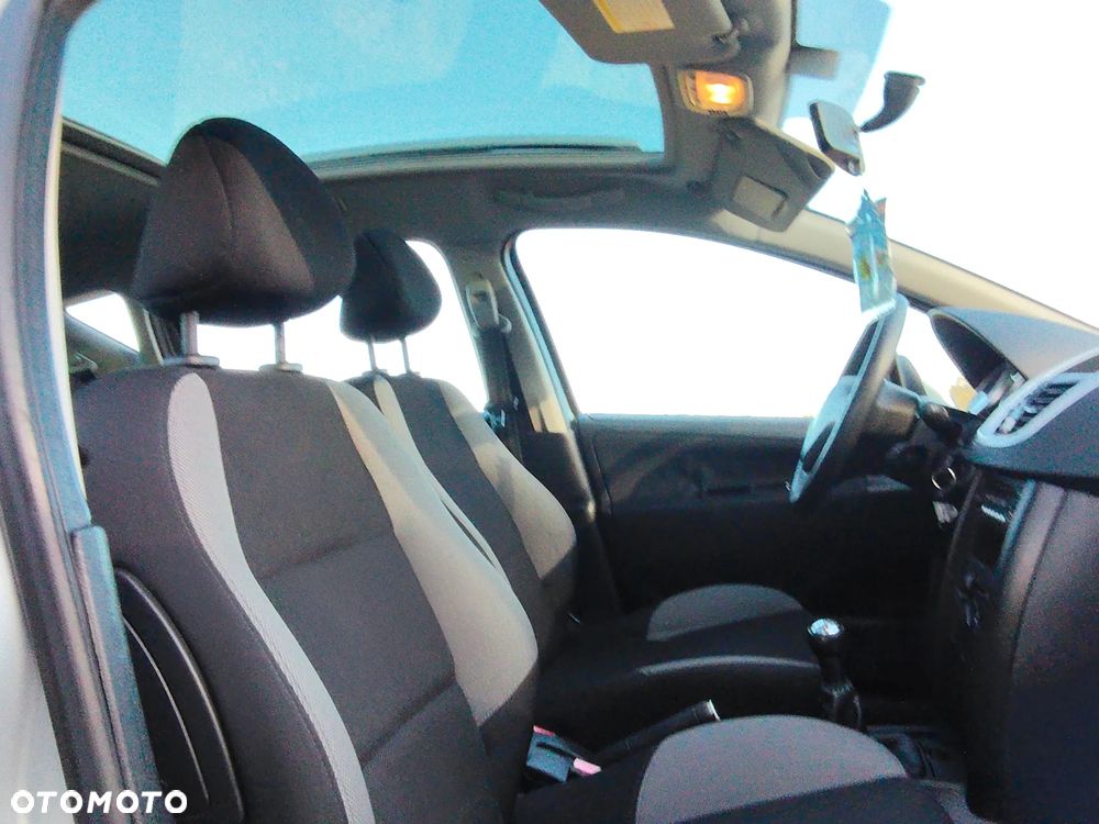 Peugeot 207 75 Urban Move - 31
