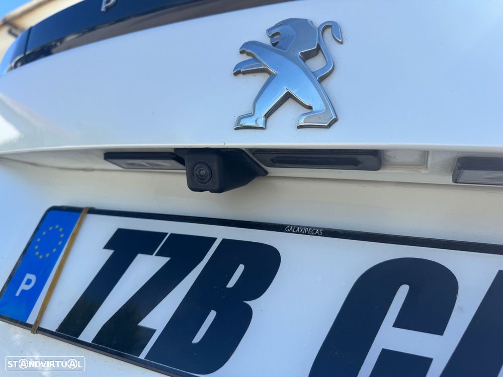 Peugeot 2008 1.5 BlueHDi Allure Pack - 32