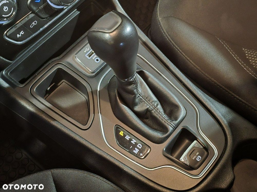 Jeep Cherokee - 31