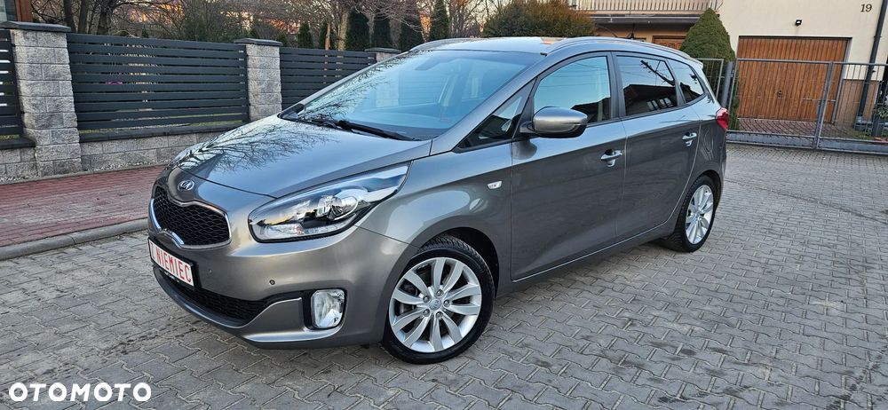Kia Carens - 4