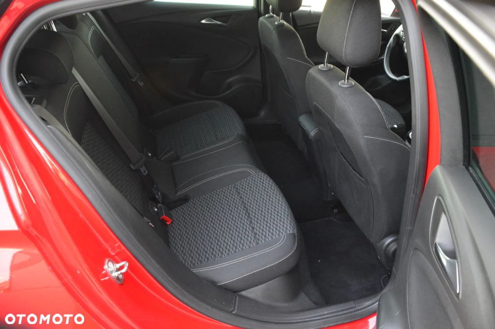 Opel Astra 1.6 Turbo Start/Stop Innovation - 9