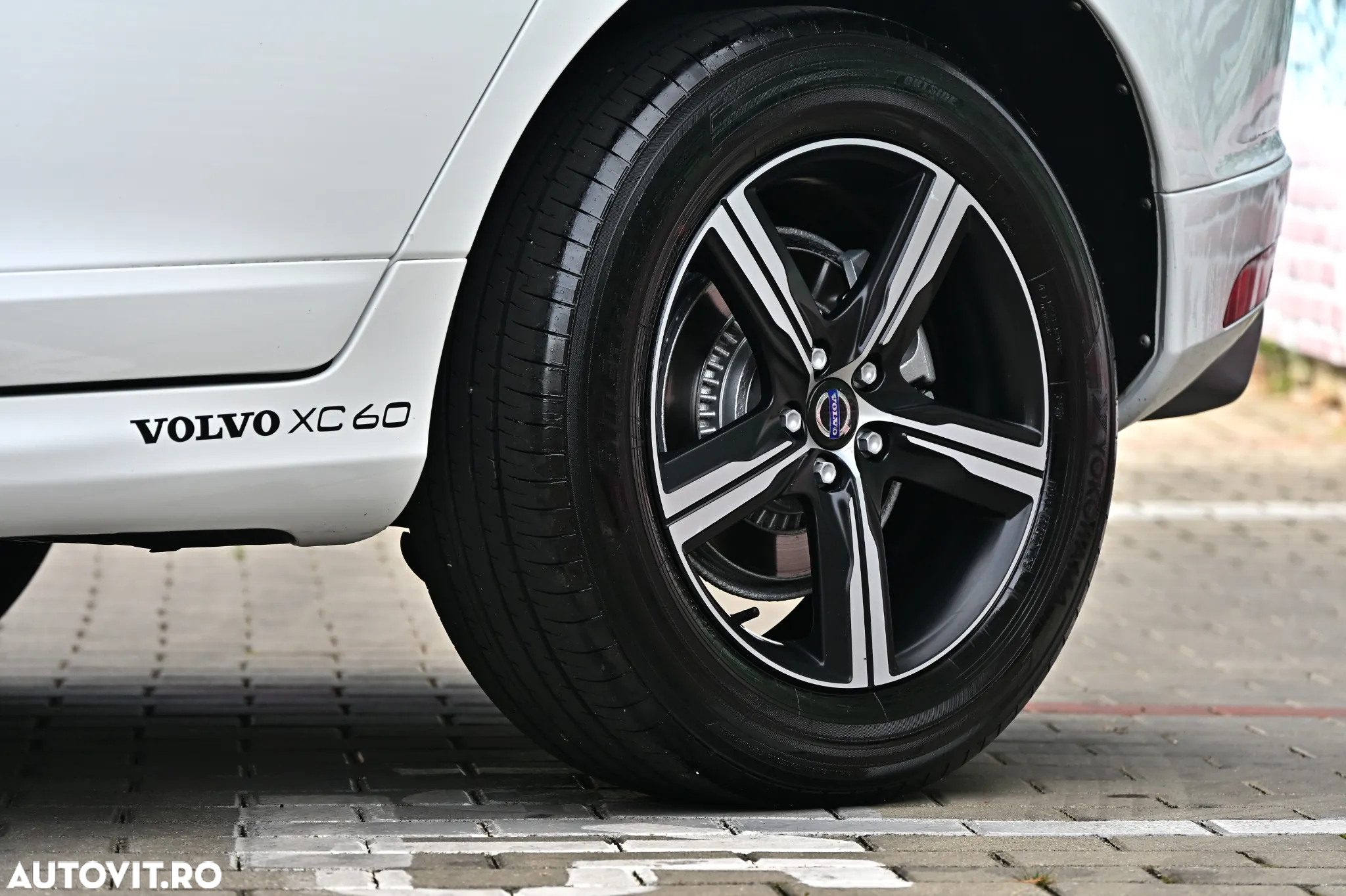 Volvo XC 60 D5AWD R-Design - 37