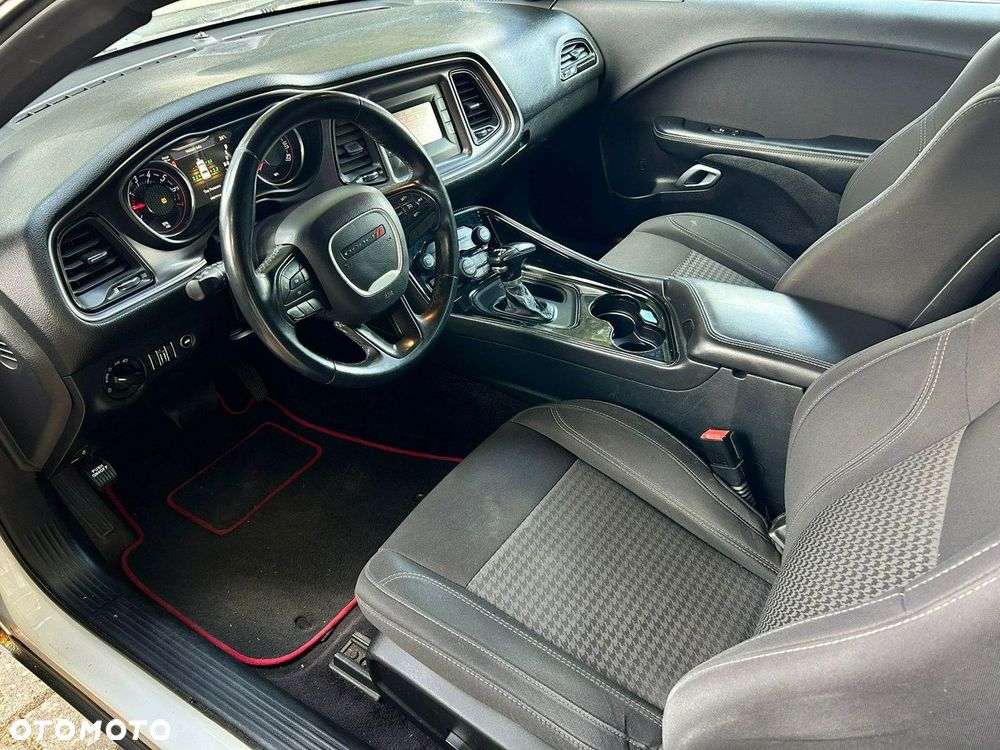 Dodge Challenger - 7