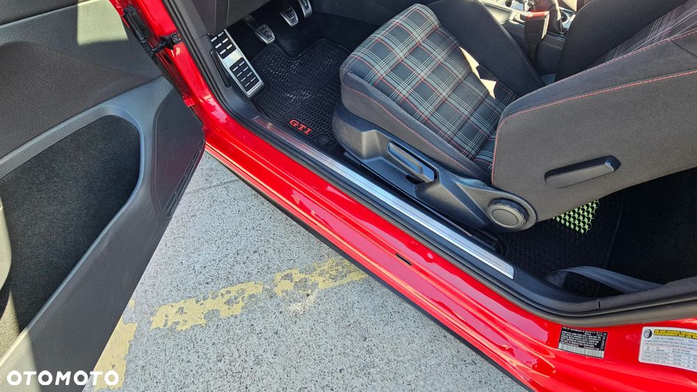 Volkswagen Golf - 40