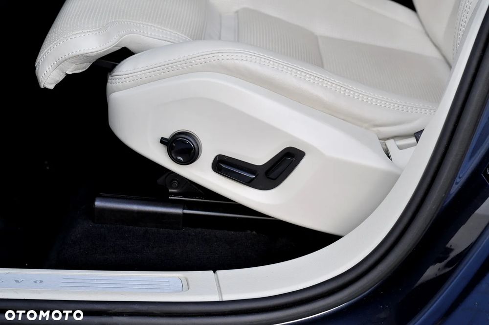 Volvo XC 60 B4 D AWD Geartronic Inscription - 25