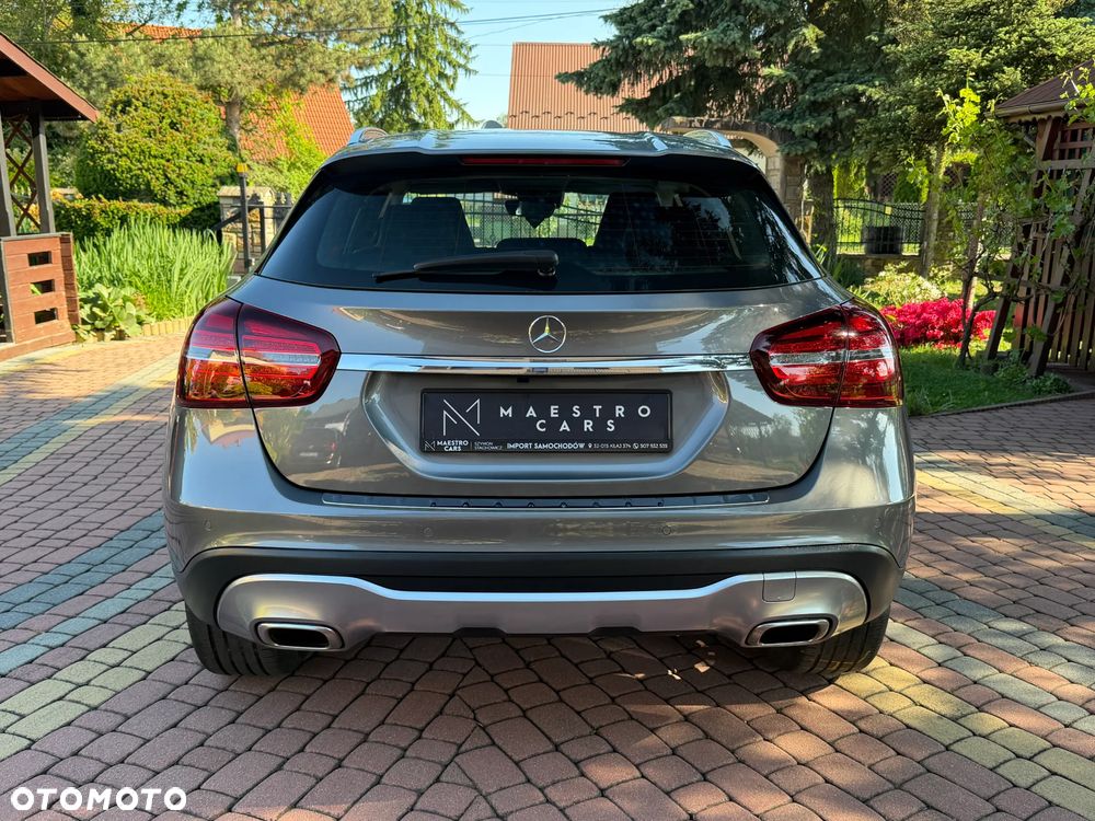 Mercedes-Benz GLA 180 UrbanStyle Edition - 8