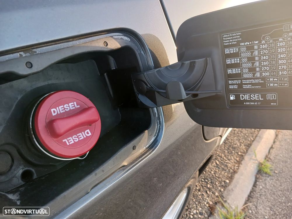 Mercedes-Benz E 300 BLUETEC Hybrid Avantgarde - 8