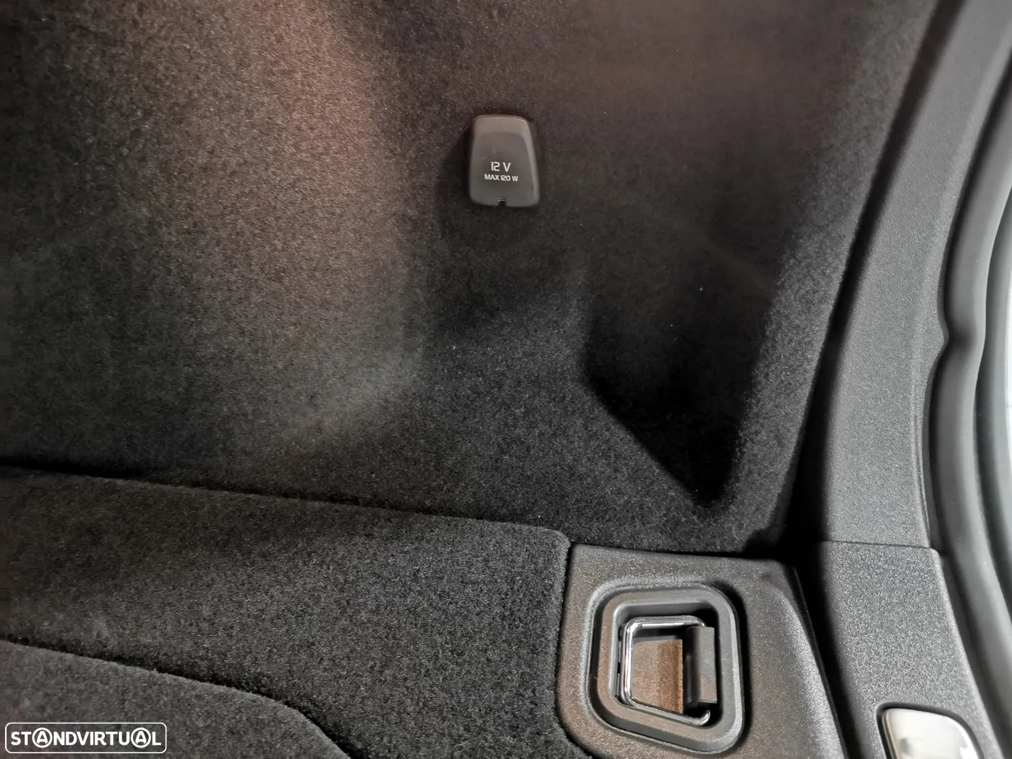 Volvo V60 2.0 B4 Plus Dark Auto - 15