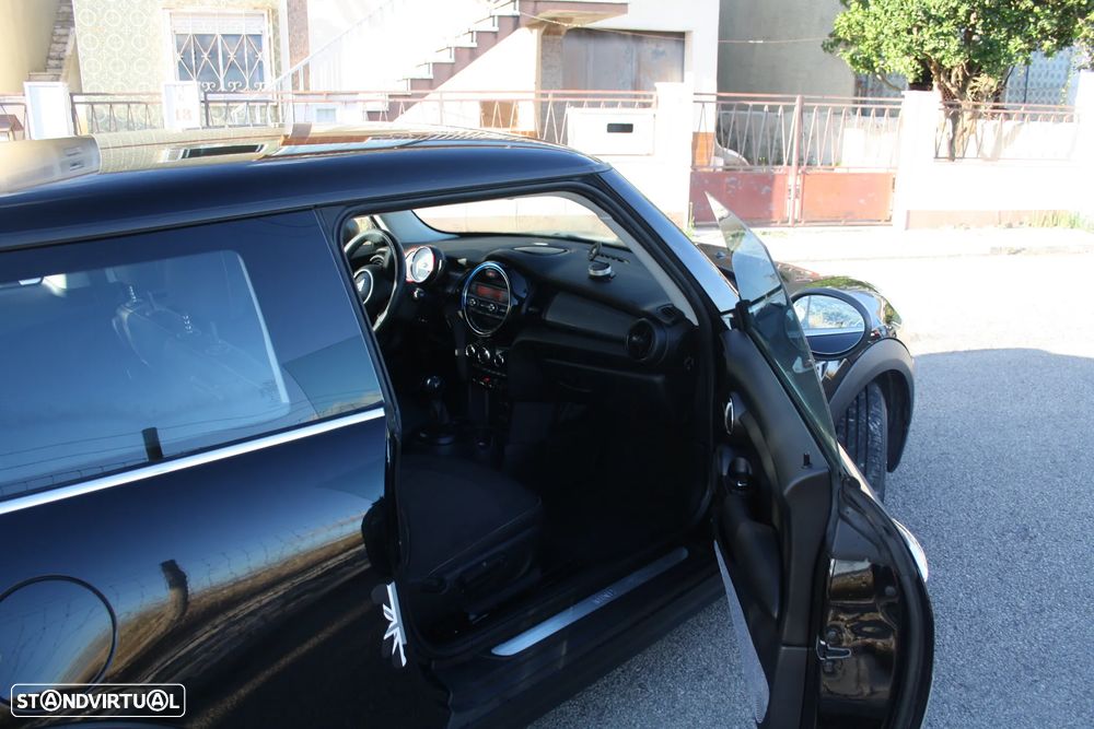 MINI 3 Portas One D - 10