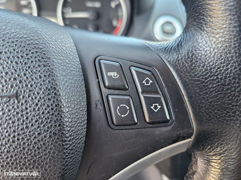 BMW 118 d Line Urban - 32