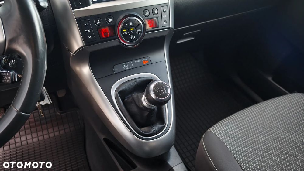 Toyota Verso 1.8 7-Sitzer Edition S - 32