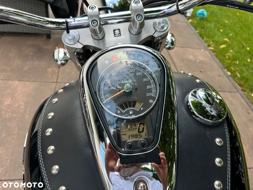 Suzuki Intruder - 3