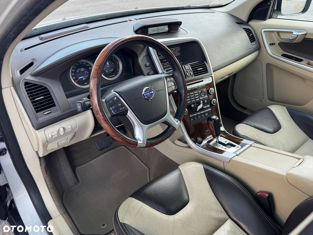 Volvo XC 60 D5 AWD Momentum - 26
