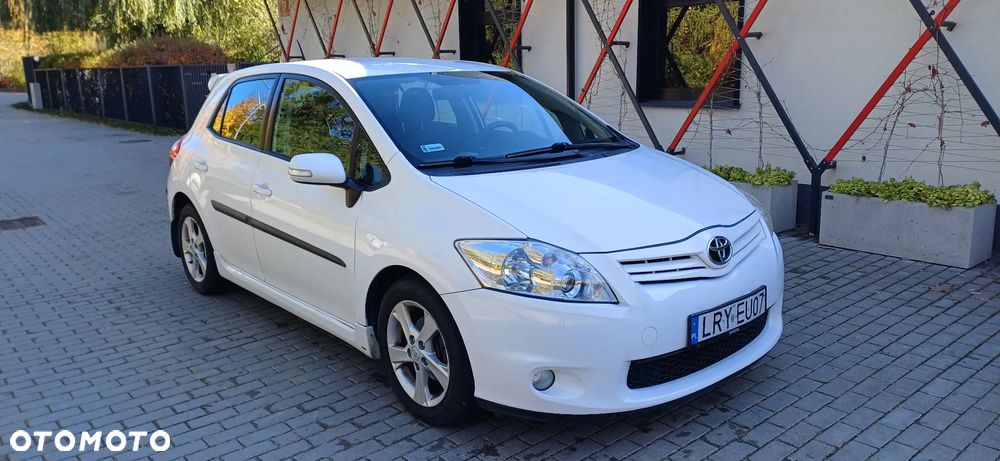 Toyota Auris 2011 photo 3