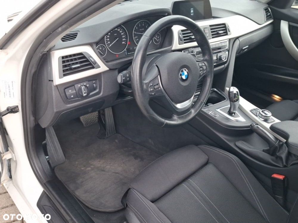 BMW Seria 3 318i - 15