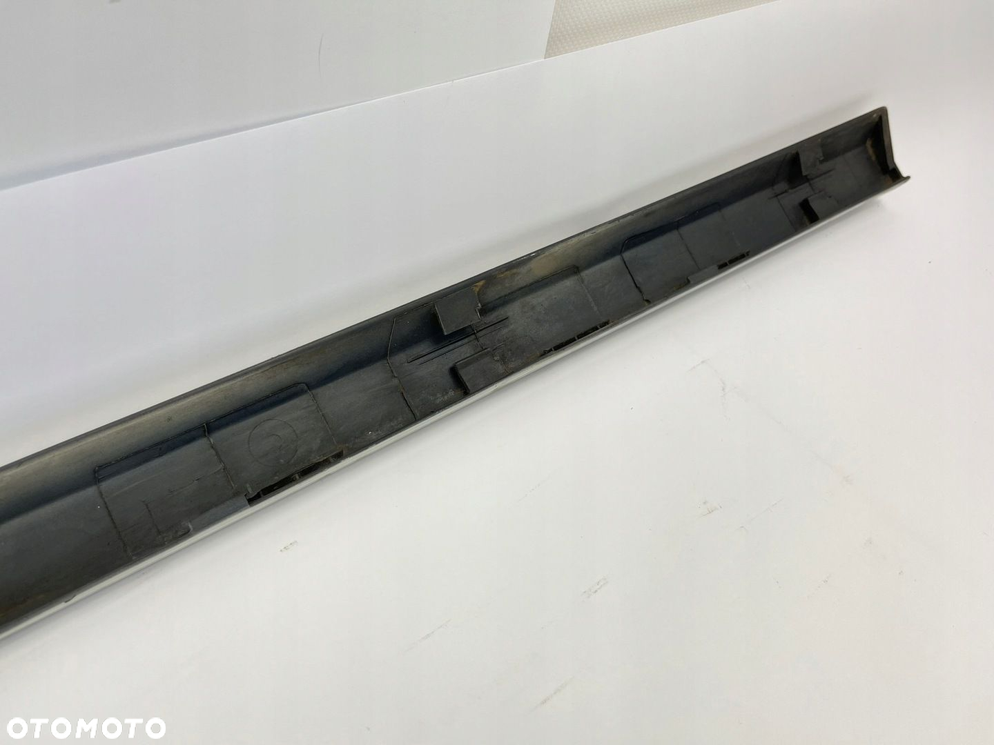 LISTWA DOLNA KLAPY POKRYWY BAGAŻNIKA MERCEDES W124 KOMBI 1247430393 85-89R - 15