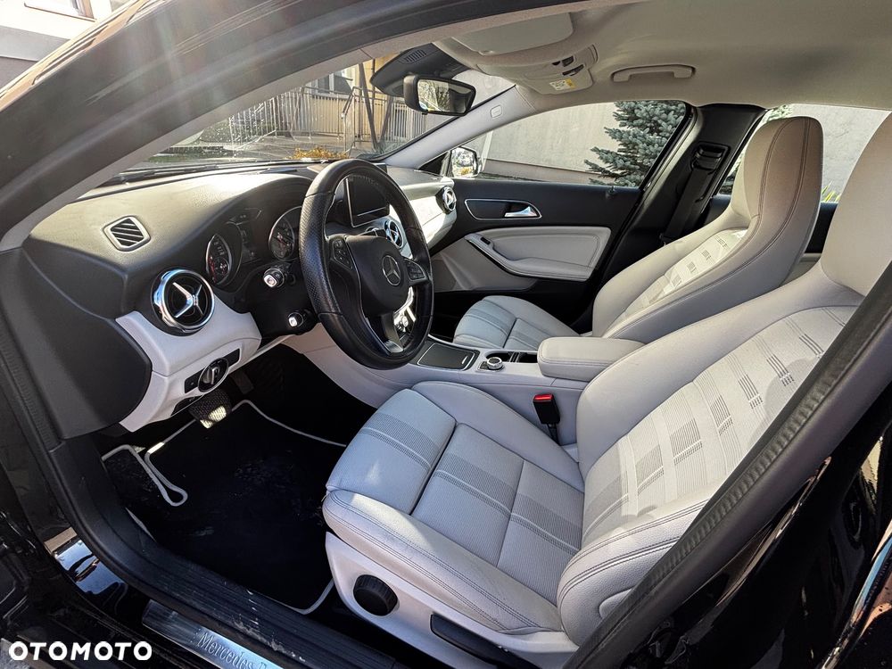 Mercedes-Benz GLA 200 7G-DCT - 5