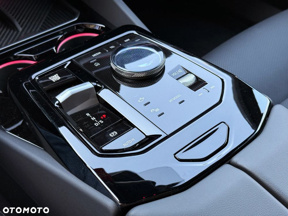 BMW Seria 5 520d - 24