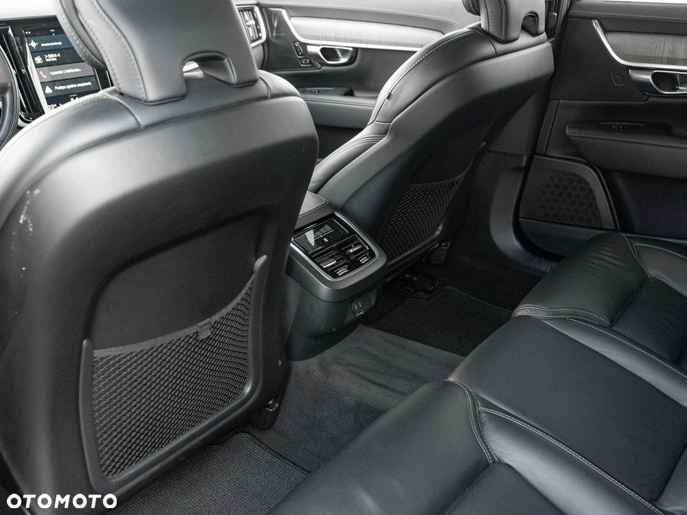 Volvo V90 Cross Country - 28