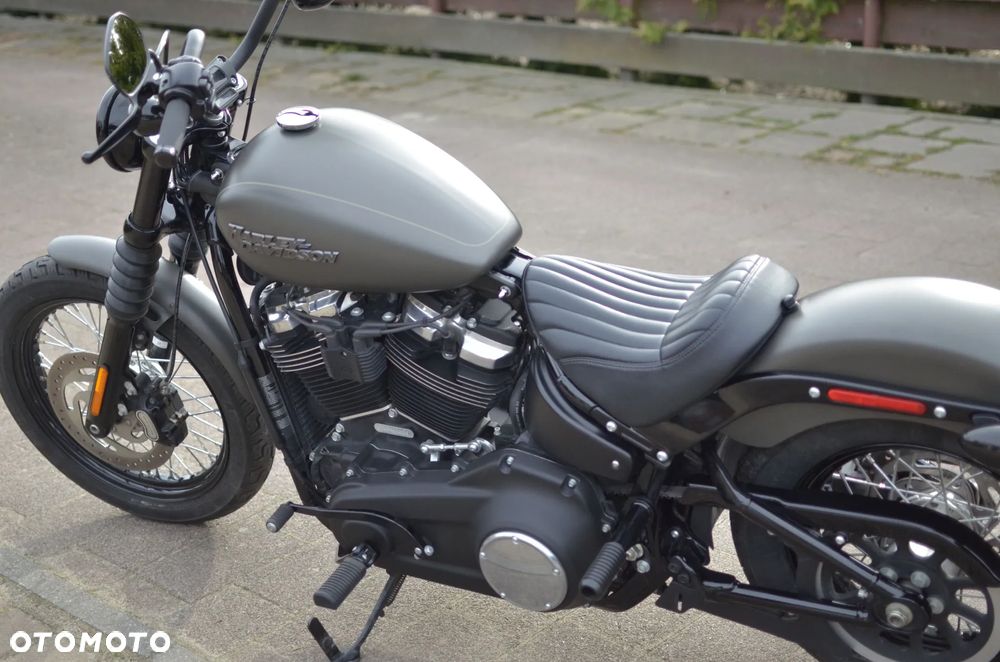 Harley-Davidson Softail Street Bob - 28
