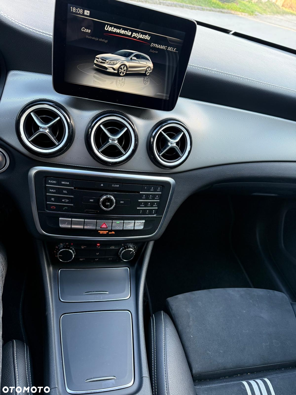 Mercedes-Benz CLA Shooting Brake 180 7G-DCT AMG Line - 19