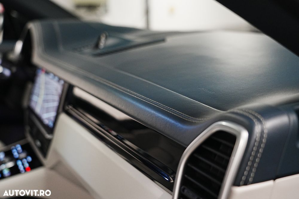 Porsche Cayenne - 34