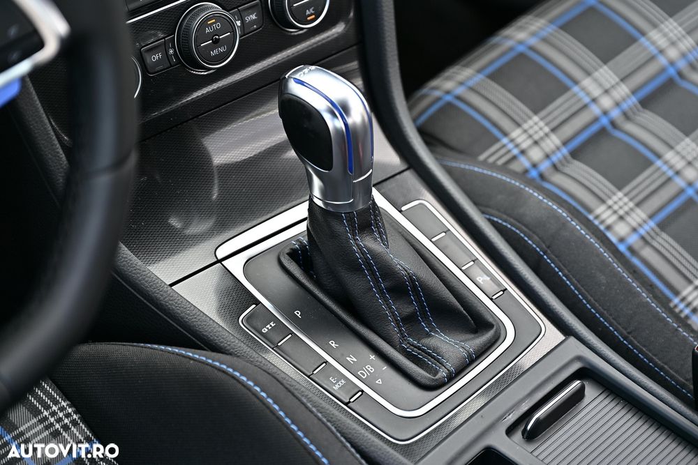 Volkswagen Golf - 24