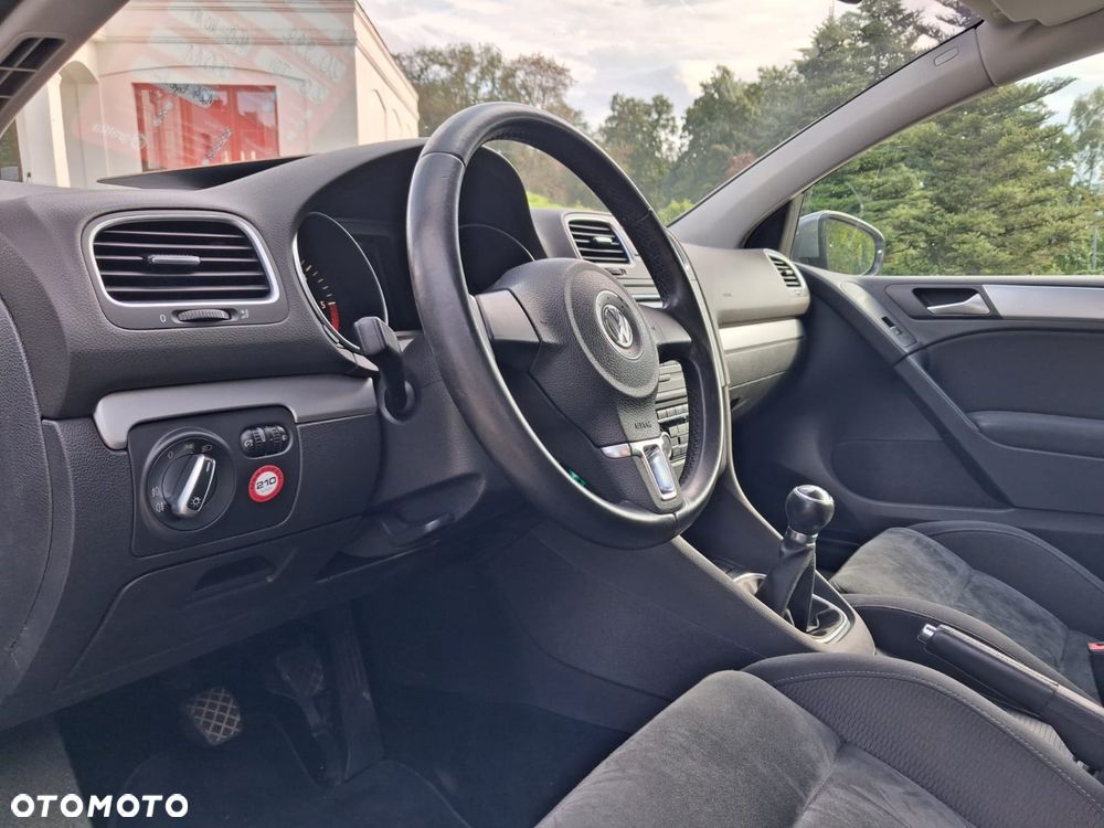 Volkswagen Golf 2.0 TDI DPF Highline - 29