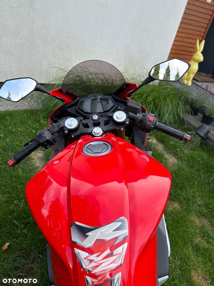Yamaha YZF - 6