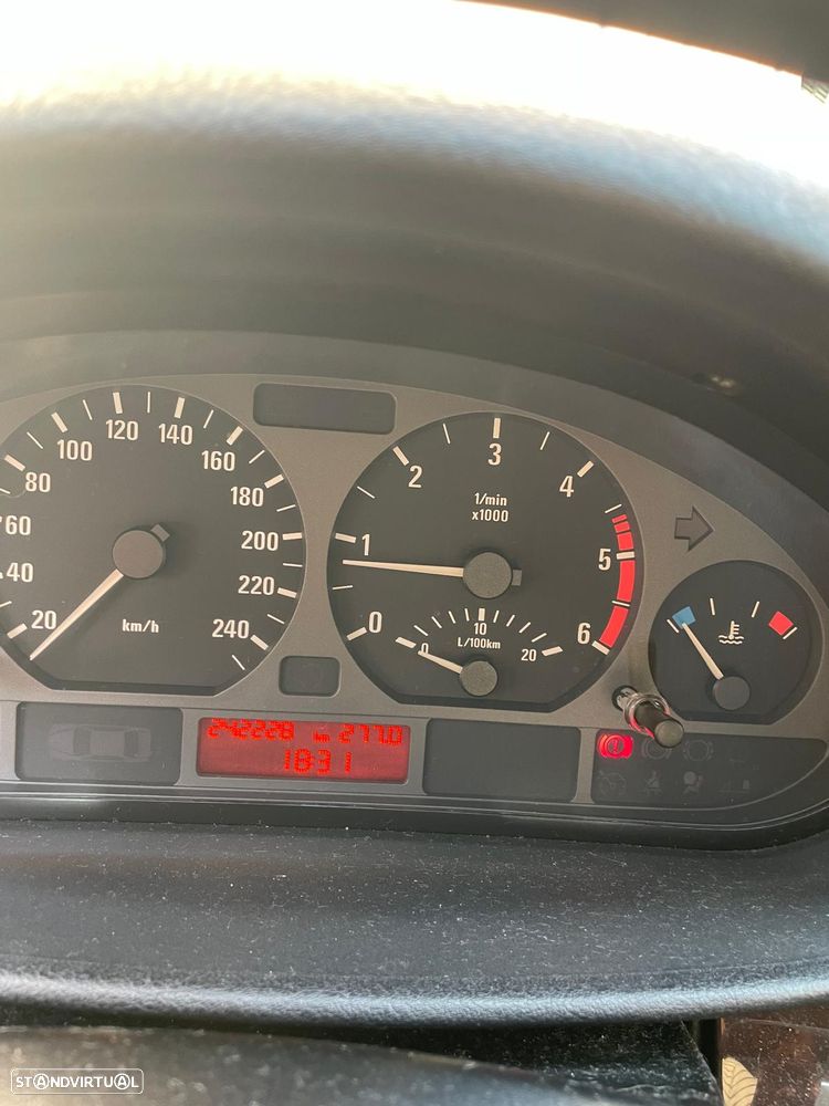 BMW 320 d Touring - 11