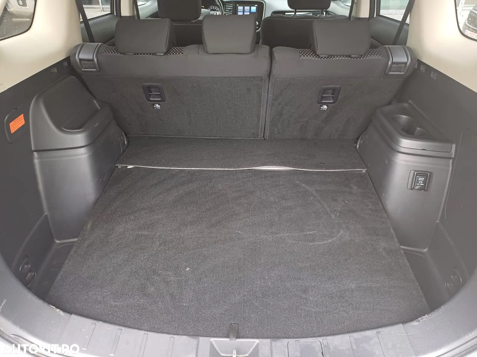 Mitsubishi Outlander 2.4 4WD Plug-In Hybrid - 23